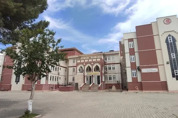 Karaisalı Sağlık Meslek Lisesi - Resim 2