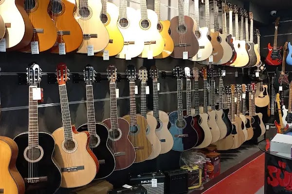 Sümer Müzik Aletleri Mağazası - Piyano Gitar Keman Bağlama - Resim 9