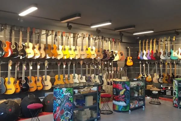 Sümer Müzik Aletleri Mağazası - Piyano Gitar Keman Bağlama - Resim 13
