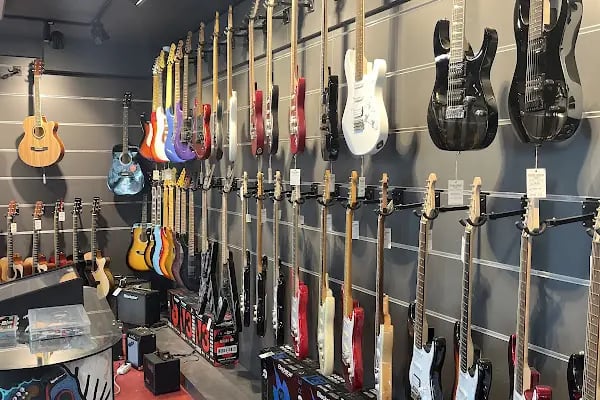 Sümer Müzik Aletleri Mağazası - Piyano Gitar Keman Bağlama - Resim 19