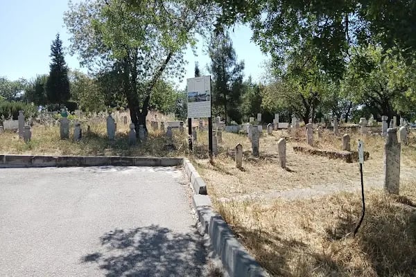 İlbadı Eski Mezarlık - Resim 4