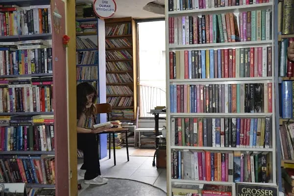 Çatalçeşme Akademi Kitabevi - Resim 10