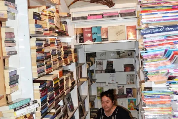 Çatalçeşme Akademi Kitabevi - Resim 4
