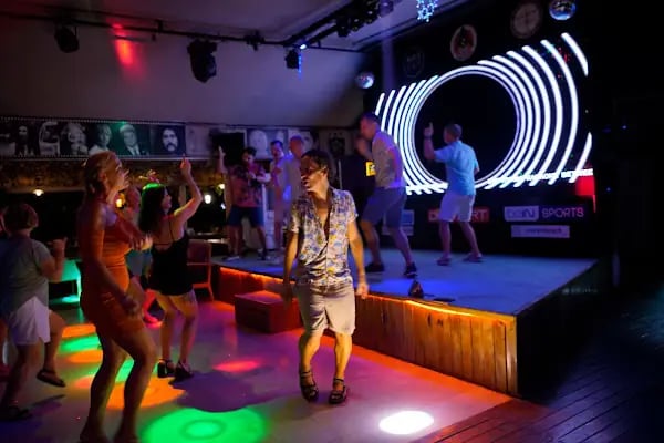 Maren Beach Karaoke Club - Resim 4
