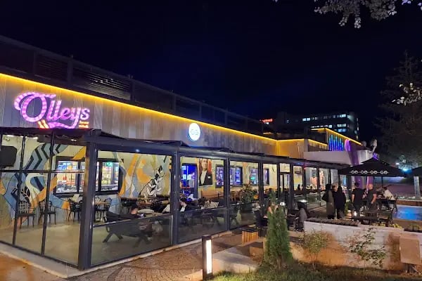 OLLEYs Cafe Bowling ve Eglence Merkezi - Resim 3