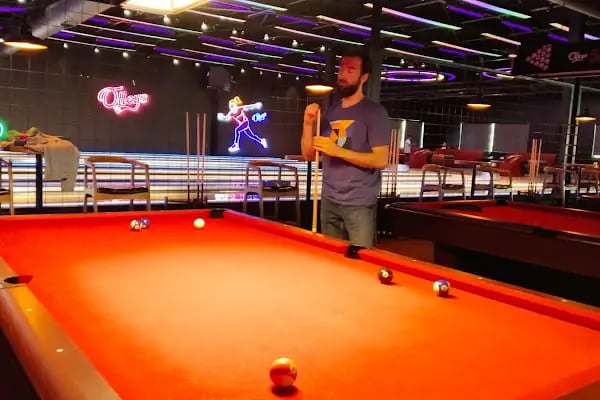 OLLEYs Cafe Bowling ve Eglence Merkezi - Resim 2
