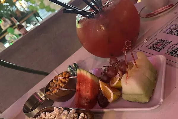 Cosmopolitan Bar - Resim 15