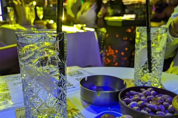 Cosmopolitan Bar - Resim 16