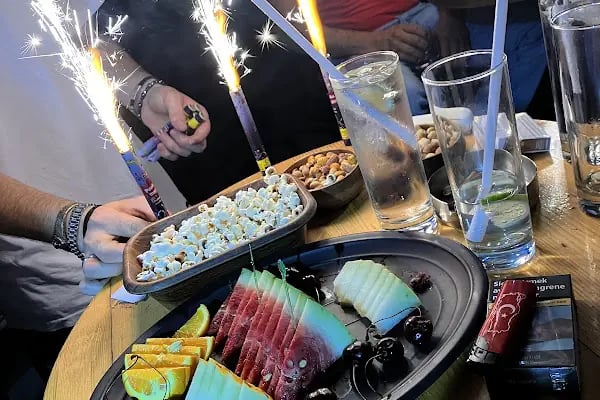 Cosmopolitan Bar - Resim 9