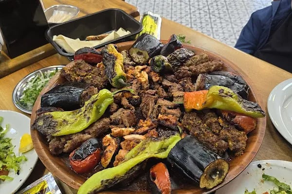 Eli Büyük Sadin Usta Et&Kebap Dünyası - Resim 9