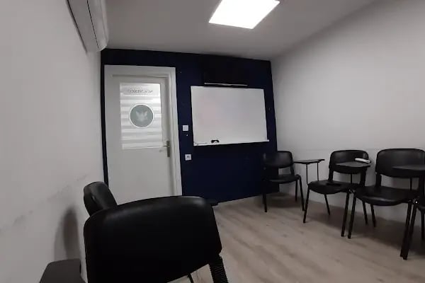 Amerikan Dili Edebiyatı Yabancı Dil Kursları Balçova Şubesi - Resim 3