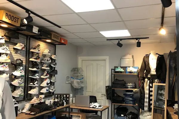 BAYRAVSNEAKERS - Resim 3