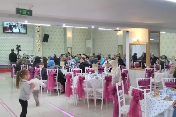SADIÇOĞLU GARDEN CLASS KIR DÜĞÜN SALONU &amp; KAFE - Resim 1