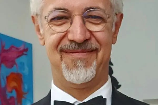 Prof. Dr. Bülent Dağlar Ortopedi ve Travmatoloji Uzmanı - Resim 2