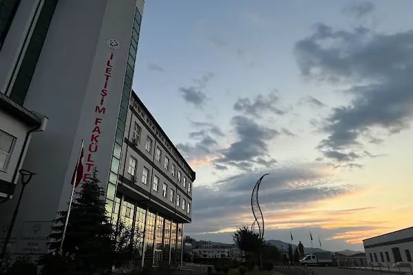 Trabzon Üniversitesi İletişim Fakültesi - Resim 13
