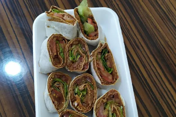 Diyarbakırlı Meshur Çiğ Köfteci - Resim 4