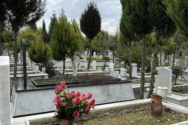 Sarnıç Mezarlığı - Resim 3