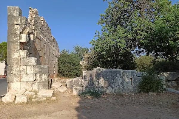 Zeus Tapınağı ve Kilise - Resim 2
