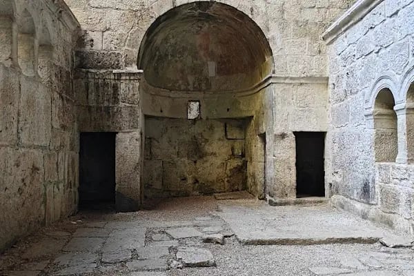 Zeus Tapınağı ve Kilise - Resim 8