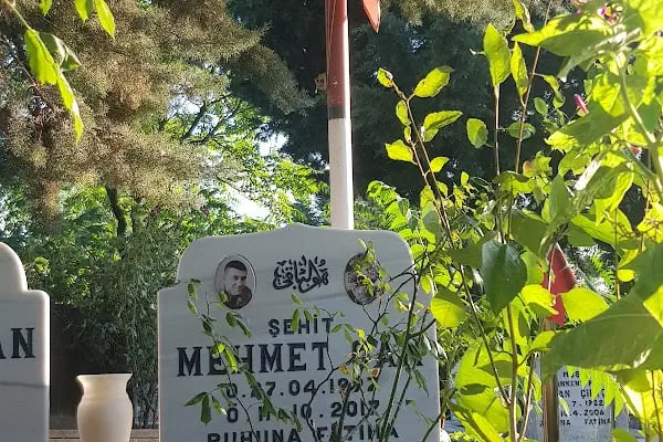 Haraççı Asri Mezarlığı - Resim 6