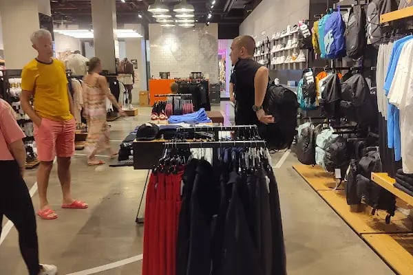 Agora AVM Nike Mağazası - Resim 3