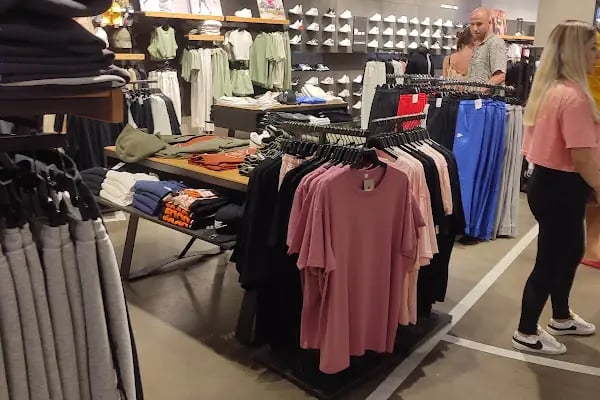Agora AVM Nike Mağazası - Resim 4