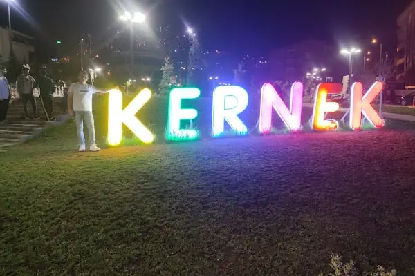 Kernek Meydanı - Resim 16