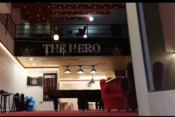THE HERO Billiards - Resim 8
