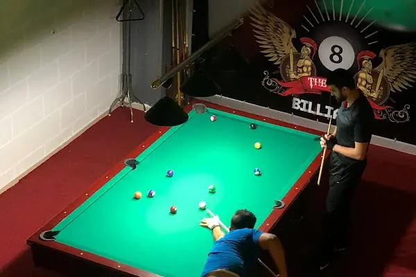 THE HERO Billiards - Resim 4