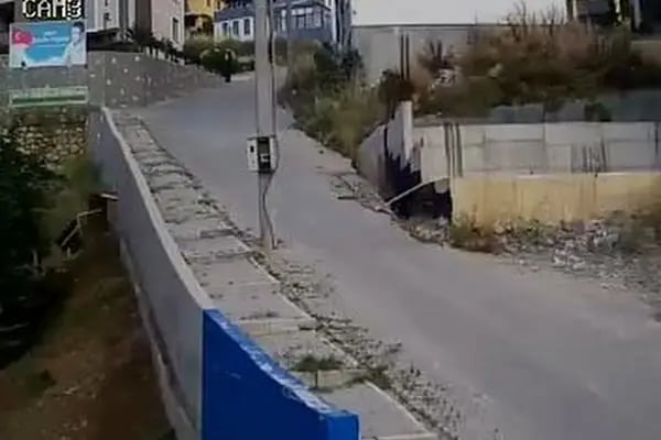 ŞEHİT ŞAHİN TAŞKIN SPOR TESİSİ - Resim 1