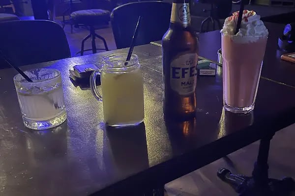 Sir Winston Cafe Pub Aliağa - Resim 11