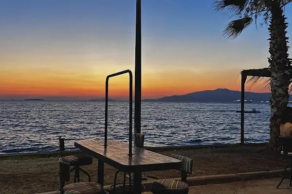 Sir Winston Cafe Pub Aliağa - Resim 8