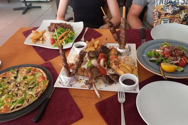 Kleopatra Restaurant kebab grill pizza steak - Resim 12