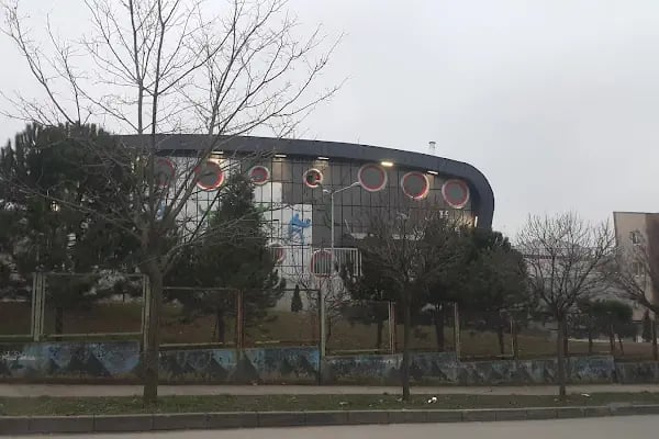 Hasan Tahsin Ortaokulu Spor Salonu - Resim 1