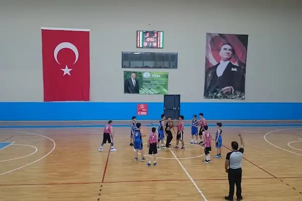 Başiskele Spor Salonu - Resim 1
