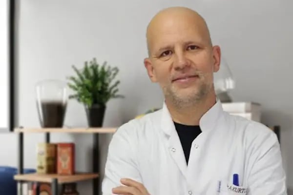 Op. Dr. Ahmet Kurtulmuş - Resim 1
