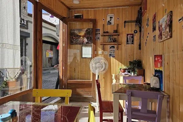 4k Cafe &amp; Patisserie - Resim 8