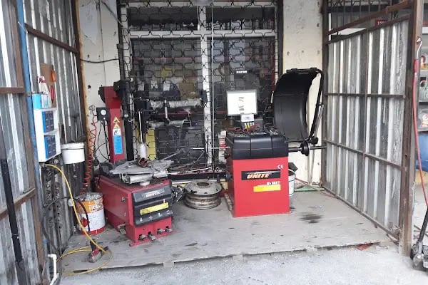 AKDEMİR OTO LASTİK - Resim 3