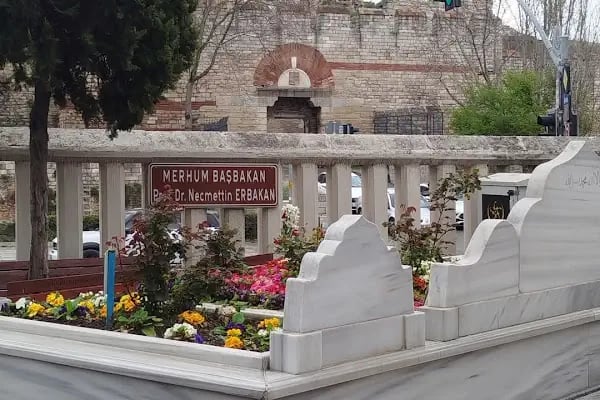 Prof. Dr.Necmettin Erbakan Makamı (Kabri) - Resim 1