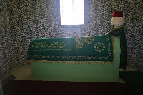 Sarı Şeyh Hüseyin Efendi Türbesi - Resim 1