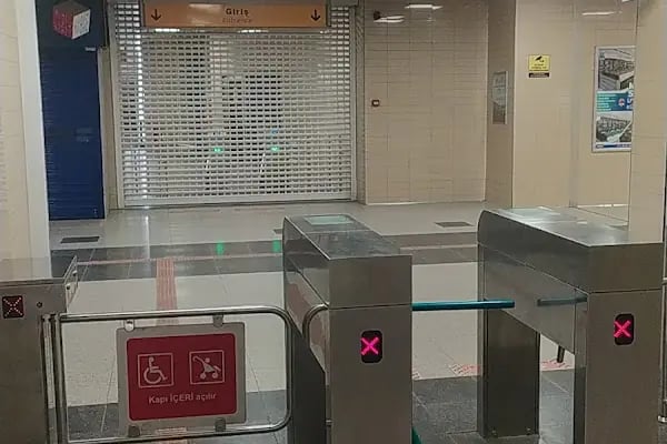 Mimar Sinan - BTÜ Metro İstasyonu - Resim 2