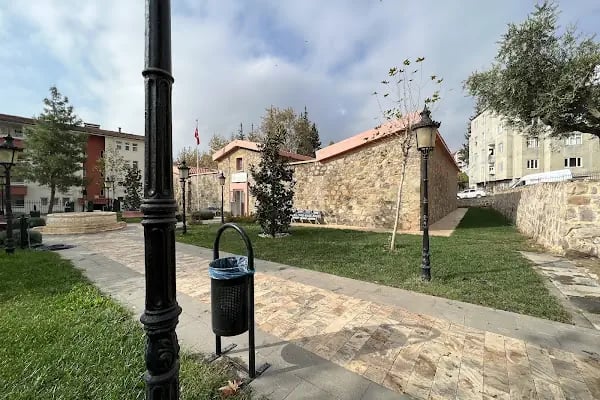 İslahiye İlçe Halk Kütüphanesi - Resim 3