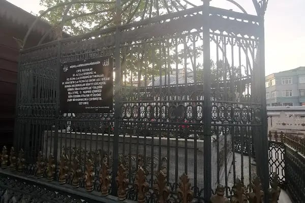 Çifte Sultanlar Türbesi - Resim 11