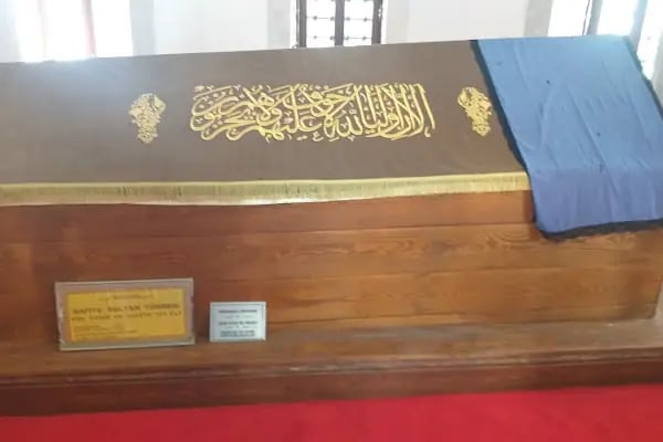 Çifte Sultanlar Türbesi - Resim 12