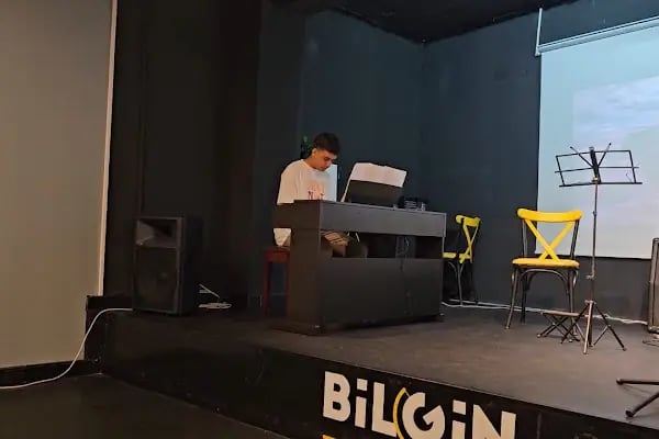 MKM SANAT Ataşehir piyano keman gitar tiyatro - Resim 1