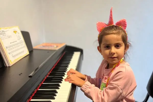 MKM SANAT Ataşehir piyano keman gitar tiyatro - Resim 15