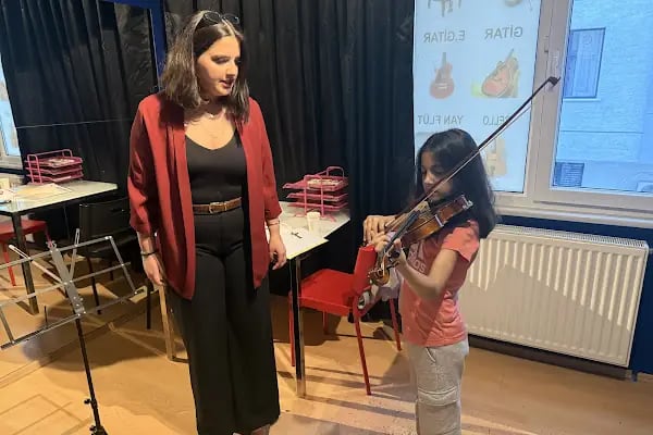 MKM SANAT Ataşehir piyano keman gitar tiyatro - Resim 3