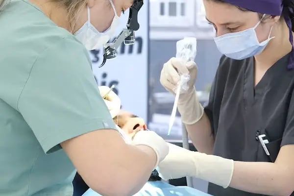 Seçkin Diş Ağız ve Diş Sağlığı Polikliniği - Resim 19