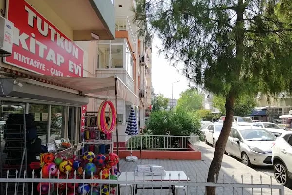 Bayraklı Tutkun Kırtasiye Kitabevi - Resim 2