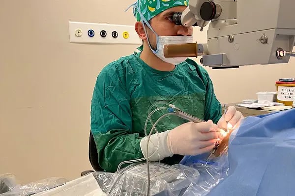 Op. Dr. Ufuk ÜRDEM Göz Hastalıkları ve Cerrahisi Uzmanı. Lazer, Akıllı Lens, Göz Kapağı Estetiği, Şaşılık, Katarakt - Resim 10